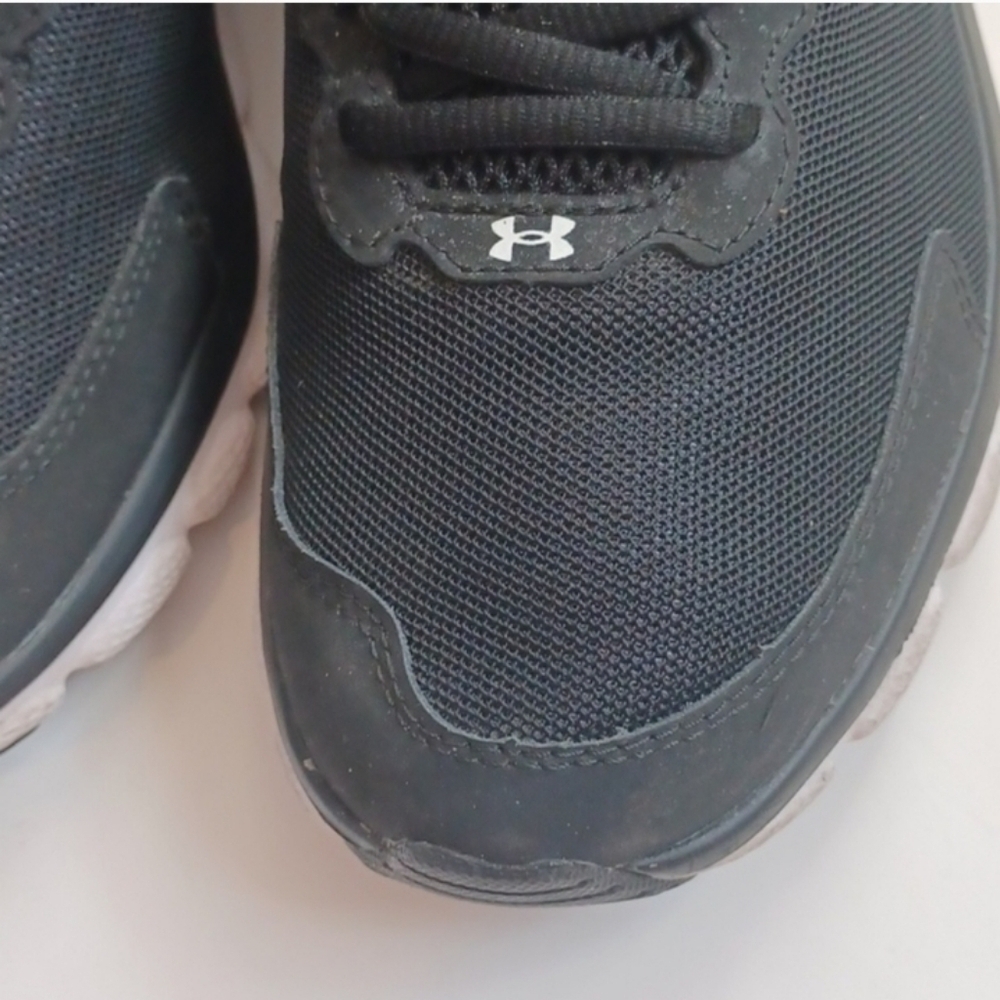 Under Armour Black Running Shoes - Picture 5 of 13